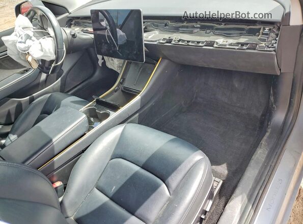 5YJ3E1EA3KF300528 2019 TESLA MODEL Gray Vista del salpicadero