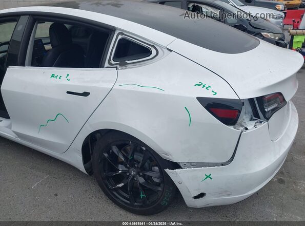 5YJ3E1EA4JF062560 2018 TESLA MODEL 3 White Դիմացի տեսք