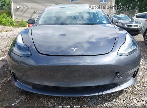 5YJ3E1EA4PF703036 2023 TESLA MODEL 3 Gray Widok zestawu wskaźników