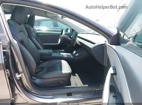 5YJ3E1EA5RF863266 2024 TESLA MODEL 3 Gray Widok wnętrza z przodu