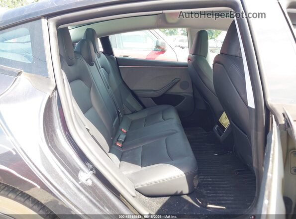5YJ3E1EA5SF950977 2025 TESLA MODEL 3 Gray Vista de la etiqueta del VIN