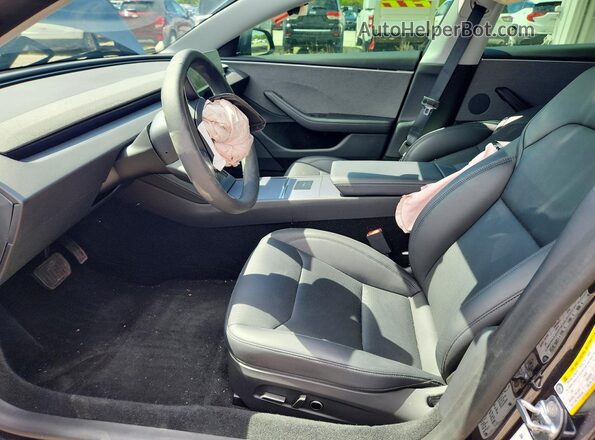 5YJ3E1EA7SF992650 2025 TESLA MODEL Серый Вид салона спереди