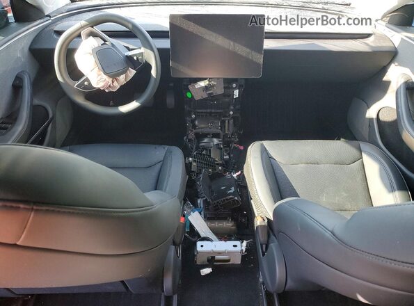 5YJ3E1EA8SF961925 2025 TESLA MODEL Silver Առջևի վահանակի տեսք
