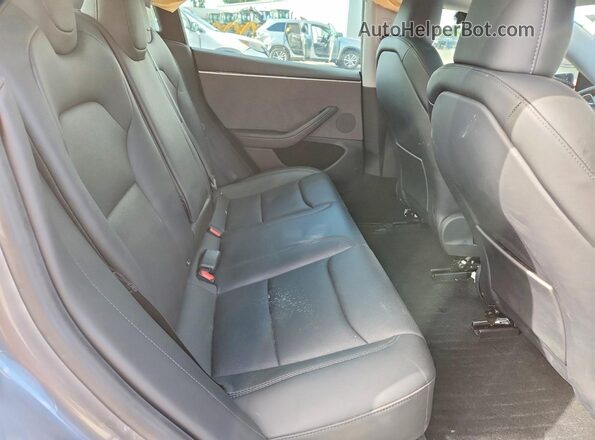 5YJ3E1EA8SF961925 2025 TESLA MODEL Silver Հետևի նստատեղերի տեսք