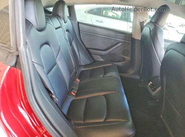 5YJ3E1EAXMF097060 2021 TESLA MODEL Red Widok tylnych siedzeń