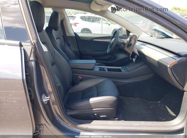 5YJ3E1EAXPF653842 2023 TESLA MODEL 3 Gray Vista interior delantera