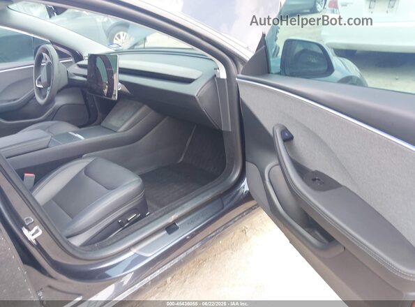 5YJ3E1EAXSF061589 2025 TESLA MODEL 3 Gray Widok wnętrza z przodu