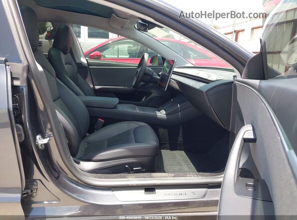 5YJ3E1EAXSF899461 2025 TESLA MODEL 3 Gray Vista interior delantera