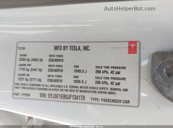 5YJ3E1EB0JF134170 2018 TESLA MODEL 3 White Widok komory silnika