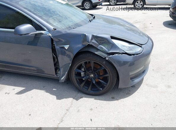 5YJ3E1EB0JF185295 2018 TESLA MODEL 3 Gray 
