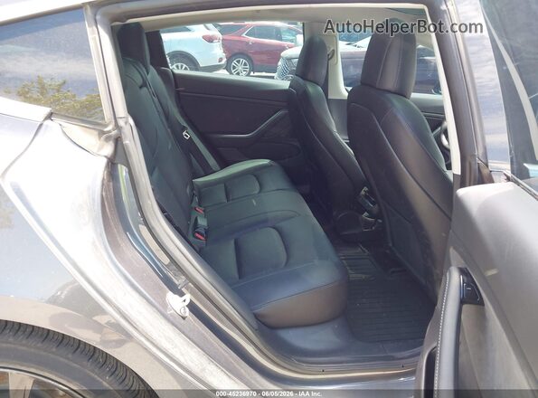 5YJ3E1EB0JF185295 2018 TESLA MODEL 3 Gray 