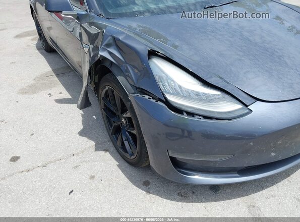 5YJ3E1EB0JF185295 2018 TESLA MODEL 3 Gray 
