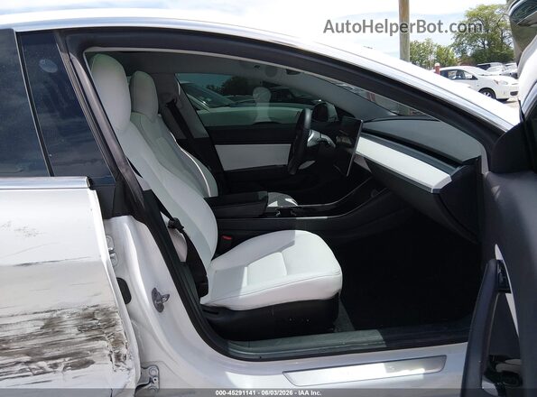 5YJ3E1EB0KF494640 2019 TESLA MODEL 3 White Front interior view
