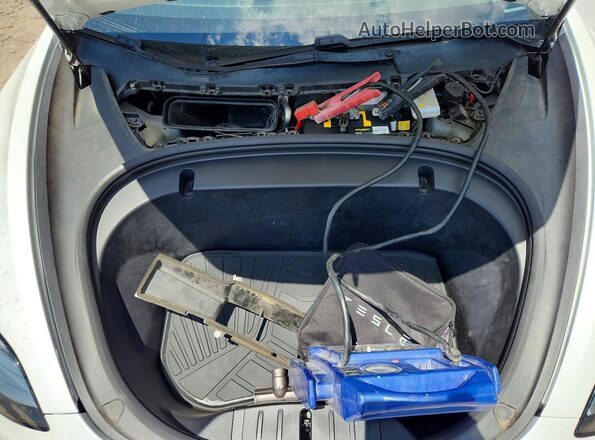 5YJ3E1EB0LF619735 2020 TESLA MODEL White Սալոնի հետևի տեսք