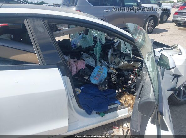5YJ3E1EB0NF341082 2022 TESLA MODEL 3 Белый Вид салона спереди
