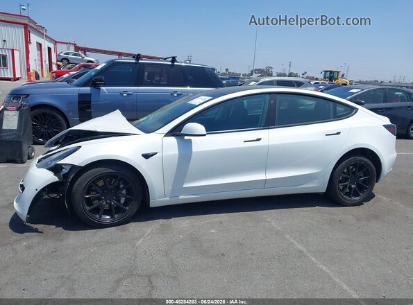 5YJ3E1EB1KF388004 2019 TESLA MODEL 3 White 360 interior view