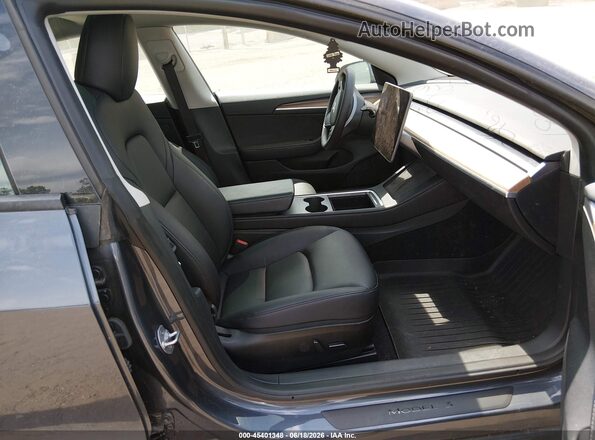 5YJ3E1EB1PF634735 2023 TESLA MODEL 3 Gray Widok wnętrza z przodu