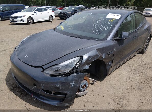 5YJ3E1EB1PF634735 2023 TESLA MODEL 3 Gray Widok z przodu