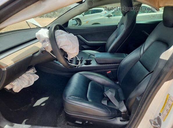 5YJ3E1EB2LF665339 2020 TESLA MODEL White Front interior view