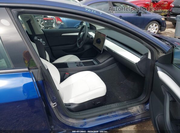 5YJ3E1EB2NF261623 2022 TESLA MODEL 3 Синий Вид салона спереди