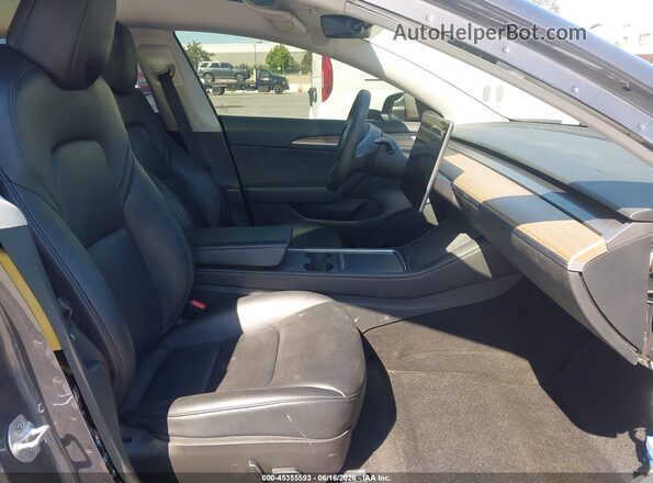 5YJ3E1EB2PF689064 2023 TESLA MODEL 3 Gray წინა სალონის ხედი