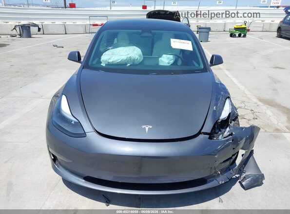 5YJ3E1EB2PF712276 2023 TESLA MODEL 3 Gray Առջևի վահանակի տեսք