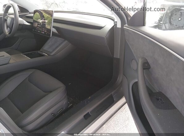 5YJ3E1EB2TF176648 2026 TESLA MODEL 3 Серый Вид салона спереди