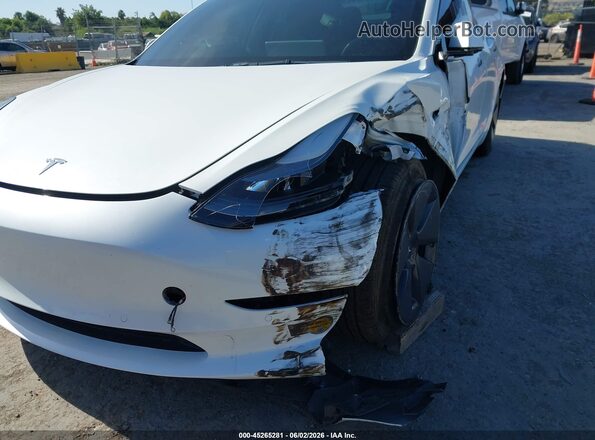 5YJ3E1EB3NF323899 2022 TESLA MODEL 3 Белый Вид панели приборов