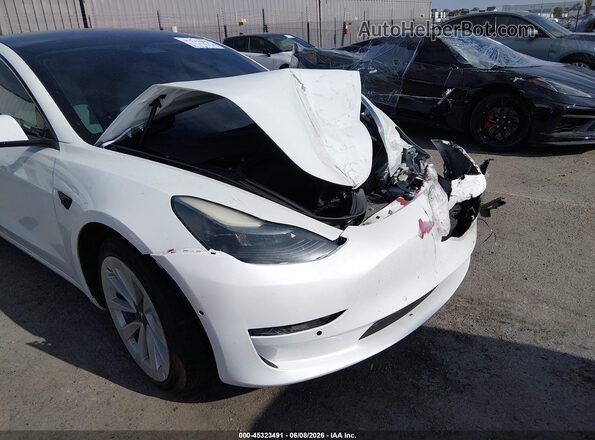 5YJ3E1EB3NF365943 2022 TESLA MODEL 3 White Widok wnętrza z tyłu