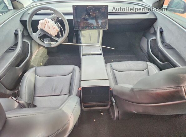 5YJ3E1EB3RF740302 2024 TESLA MODEL Зеленый Вид панели приборов