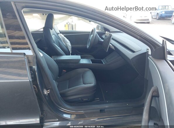 5YJ3E1EB3RF744690 2024 TESLA MODEL 3 Gray Вид салону спереду