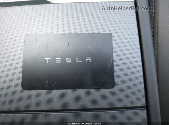 5YJ3E1EB3SF049096 2025 TESLA MODEL 3 White Widok deski rozdzielczej