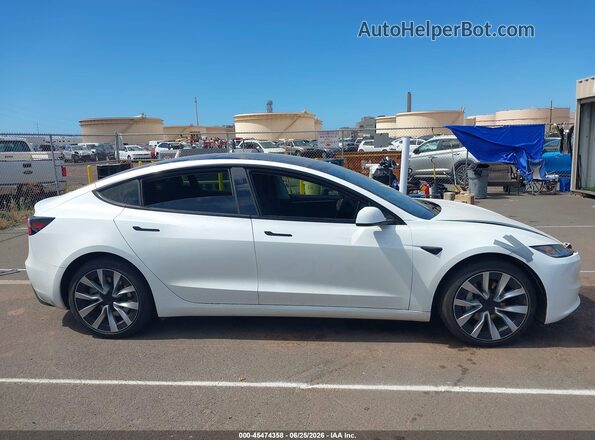 5YJ3E1EB3SF049096 2025 TESLA MODEL 3 White Widok wnętrza z tyłu
