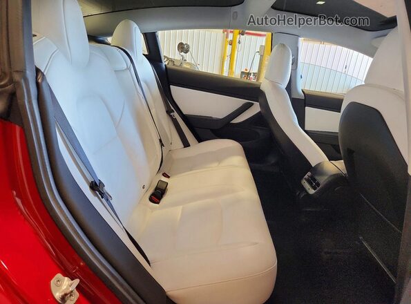 5YJ3E1EB4JF075169 2018 TESLA MODEL Red უკანა სავარძლების ხედი