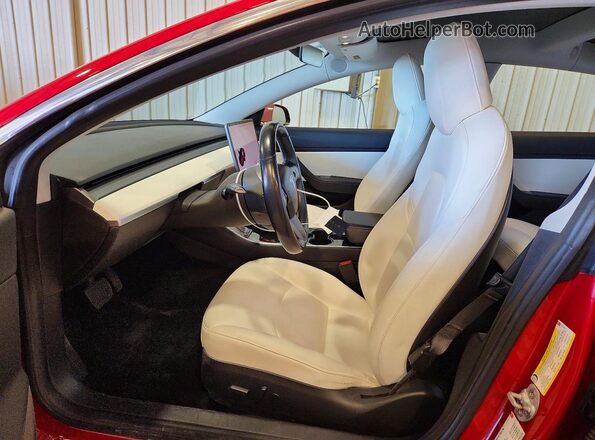 5YJ3E1EB4JF075169 2018 TESLA MODEL Red წინა სალონის ხედი