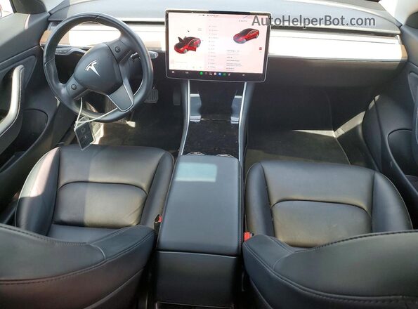 5YJ3E1EB4JF132874 2018 TESLA MODEL Red Առջևի վահանակի տեսք