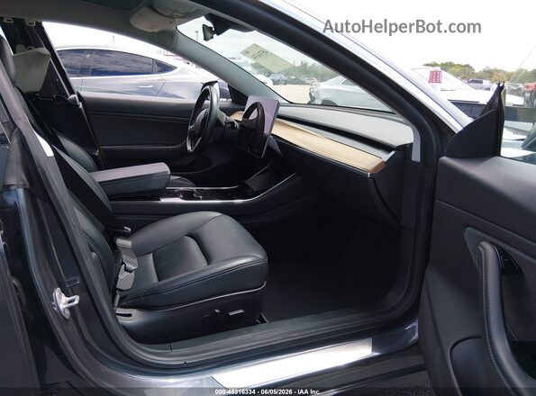 5YJ3E1EB4KF386084 2019 TESLA MODEL 3 Gray 