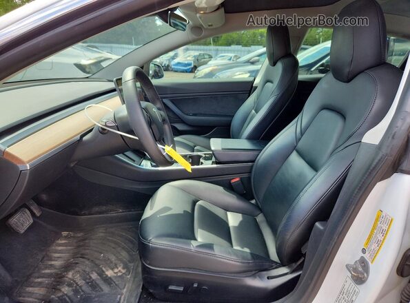 5YJ3E1EB4LF643200 2020 TESLA MODEL White Front interior view