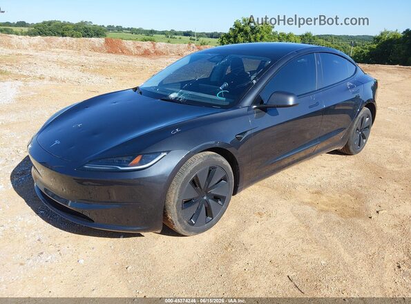 5YJ3E1EB4SF926145 2025 TESLA MODEL 3 Gray Vista tres cuartos delantera izquierda