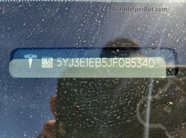 5YJ3E1EB5JF085340 2018 TESLA MODEL White Widok komory silnika