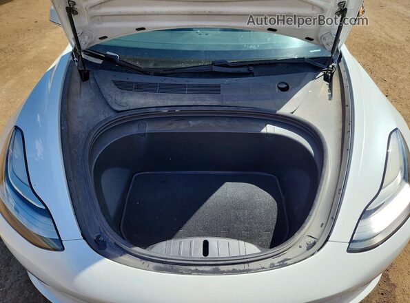 5YJ3E1EB5JF085340 2018 TESLA MODEL White Widok wnętrza z tyłu