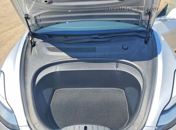 5YJ3E1EB5JF087654 2018 TESLA MODEL Silver უკანა სალონის ხედი
