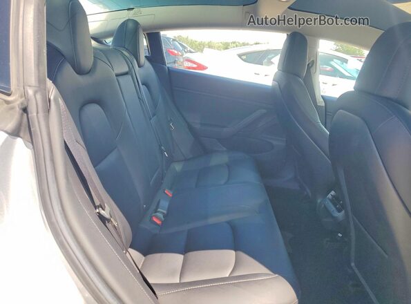 5YJ3E1EB5JF087654 2018 TESLA MODEL Silver უკანა სავარძლების ხედი