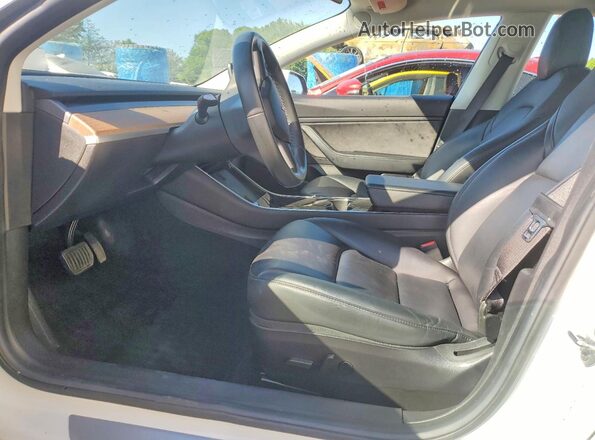 5YJ3E1EB5KF387955 2019 TESLA MODEL Белый Вид салона спереди