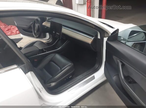 5YJ3E1EB5KF469443 2019 TESLA MODEL 3 White Widok wnętrza z przodu