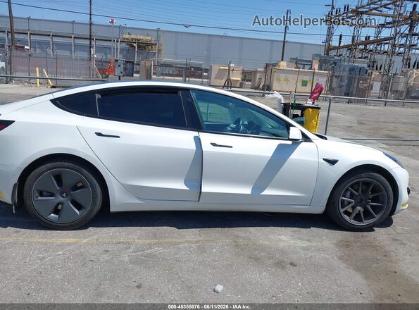 5YJ3E1EB5NF168420 2022 TESLA MODEL 3 White Vista interior trasera