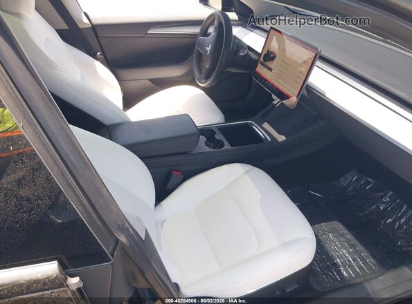 5YJ3E1EB5NF277072 2022 TESLA MODEL 3 Черный Вид салона спереди