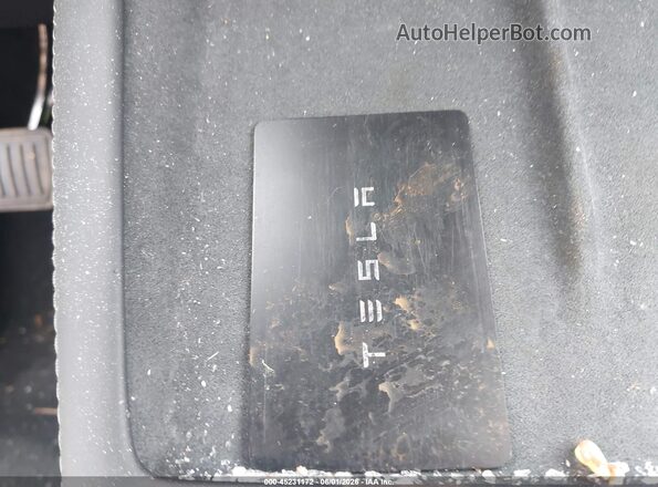 5YJ3E1EB5SF910584 2025 TESLA MODEL 3 Gray Vista del salpicadero