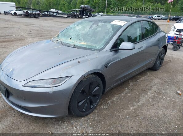 5YJ3E1EB5SF910584 2025 TESLA MODEL 3 Gray Vista tres cuartos delantera izquierda