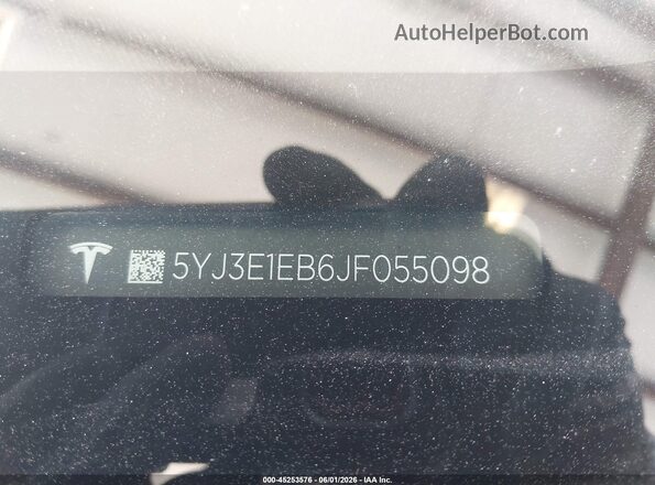 5YJ3E1EB6JF055098 2018 TESLA MODEL 3 Red Widok komory silnika